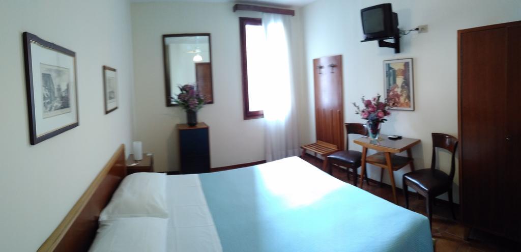 Albergo Al Gobbo Veneza Quarto foto